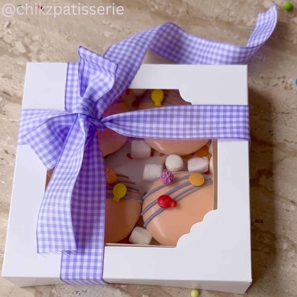 16 Hole Treat Box with Window - Single